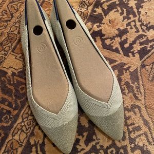 Rothy’s “The Point” metallic size 10